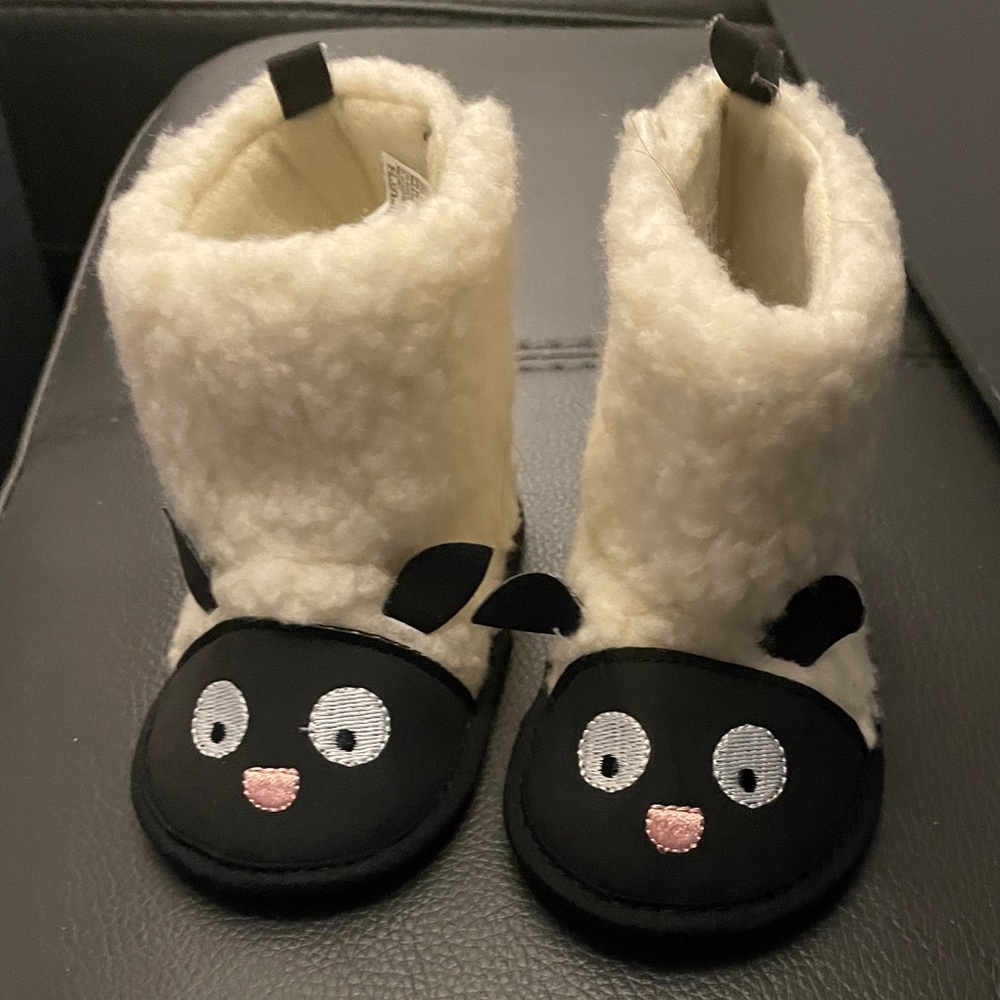 💕2 for $25💕

So’dorable Lamb Boots